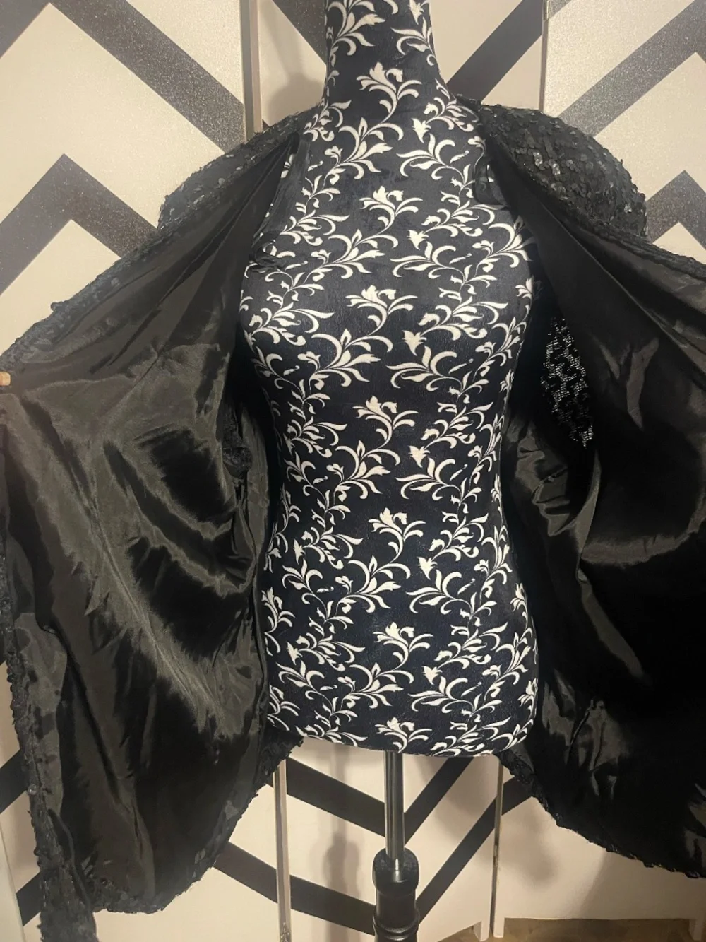 Retro Lady Helen Glamourous Black Sequin Jacket - Size XL